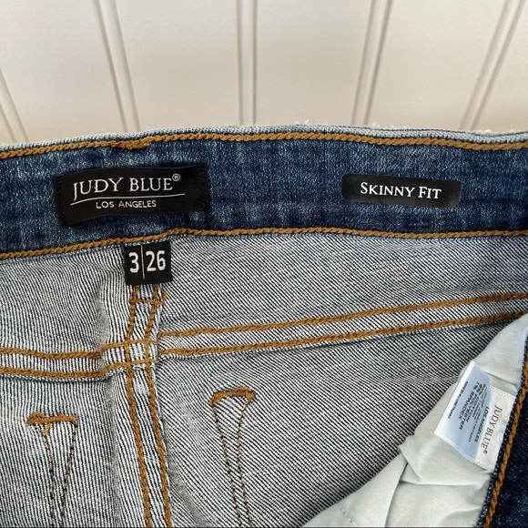 Judy Blue Buffalo Plaid Mid-rise Jeans - Picture 4 of 8